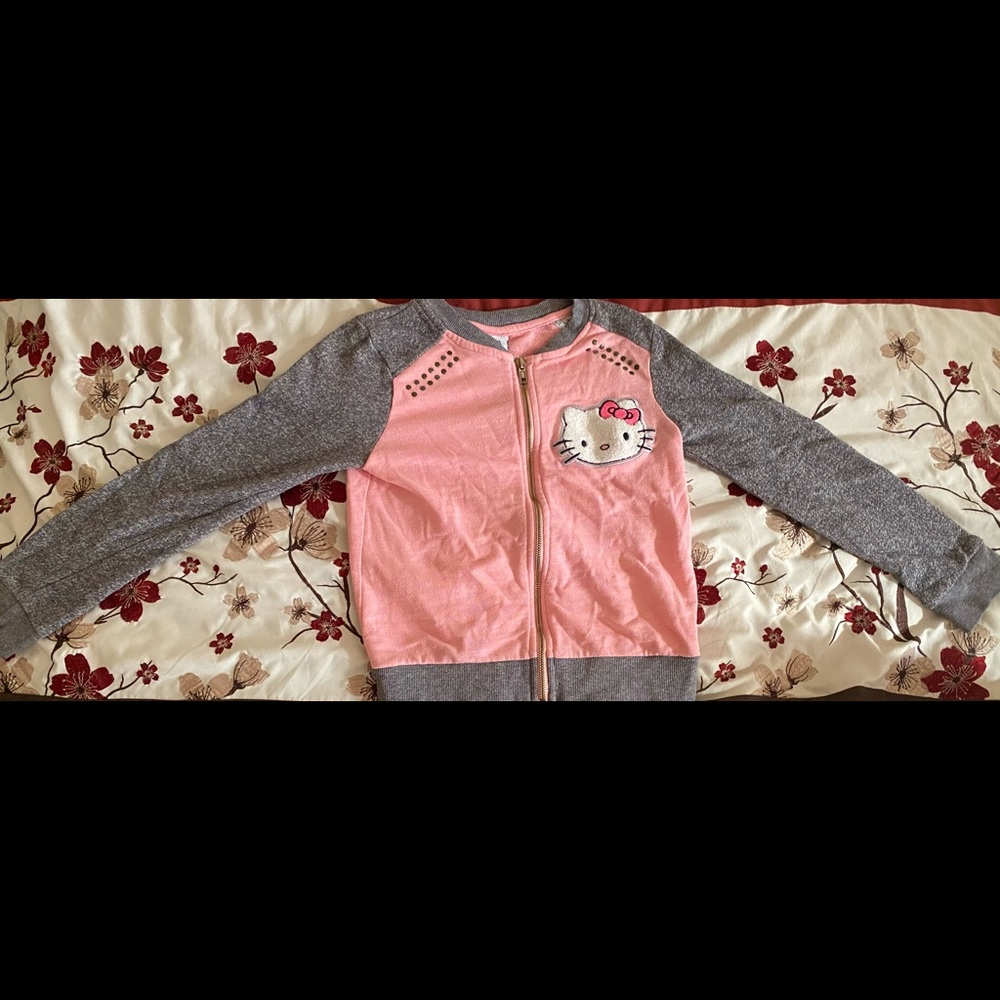I’m selling a zipper up sweater